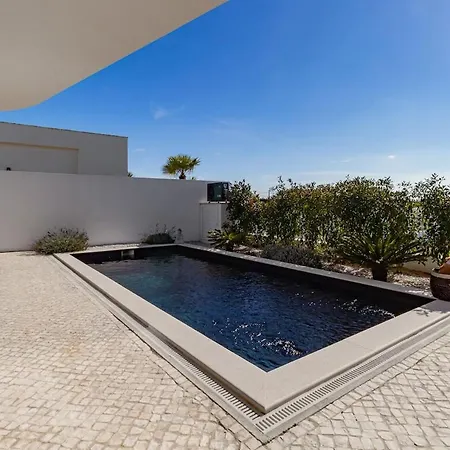 Villa Luxury With Heated Pool Nadadouro